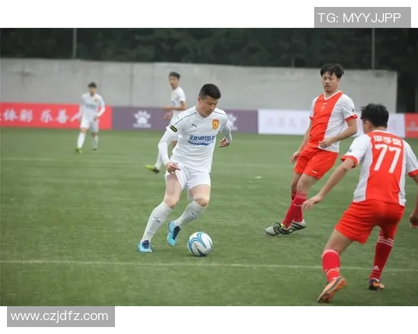 重庆足球队与上海足球队实力对比赛后分析与总结